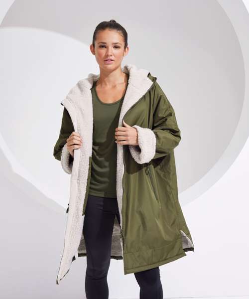 TriDri® All-seasons waterproof changing robe